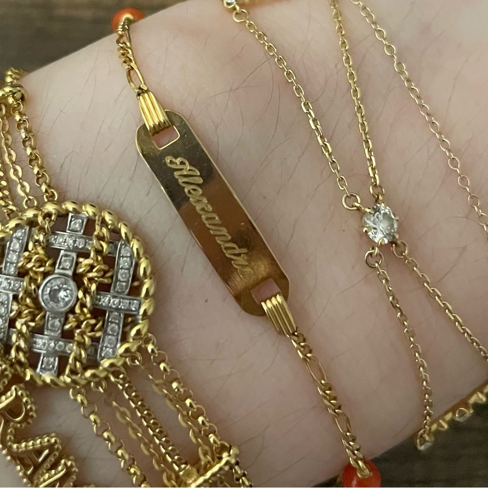 18k solid gold and coral name bar child bracelet, figaro chain, engraved 5.5”